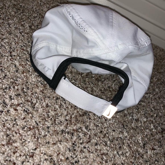 Nike hat - Picture 3 of 3